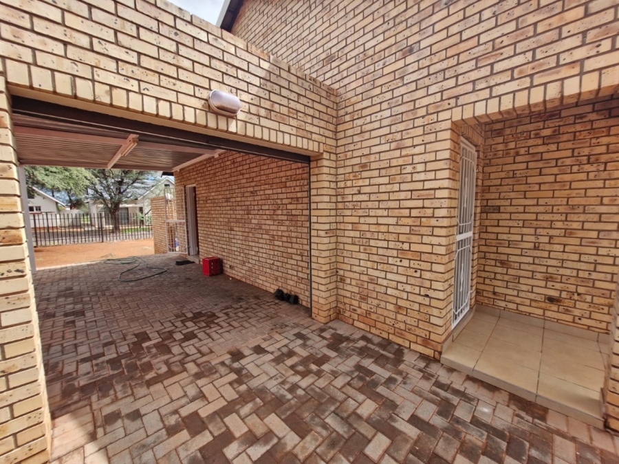 To Let 3 Bedroom Property for Rent in Kathu Northern Cape